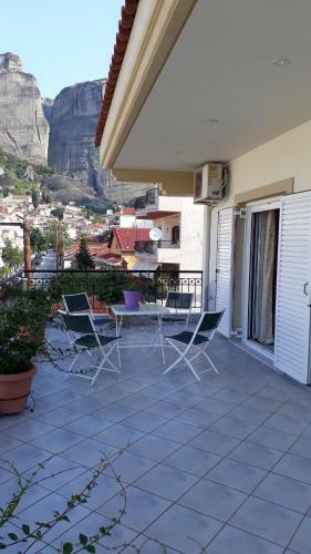 Private Upper Floor Of Central Apartment
