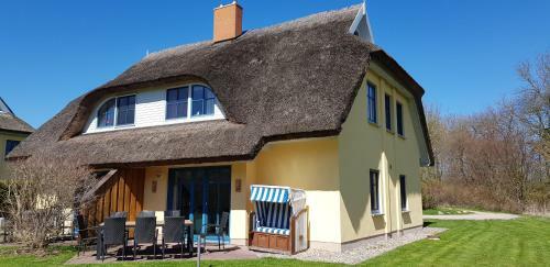 Reetdachhaus Eibe 2, Kaminofen, Sauna, 8 Personen, W-lan