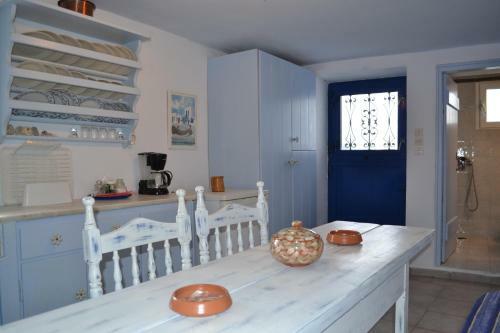 Antonis House