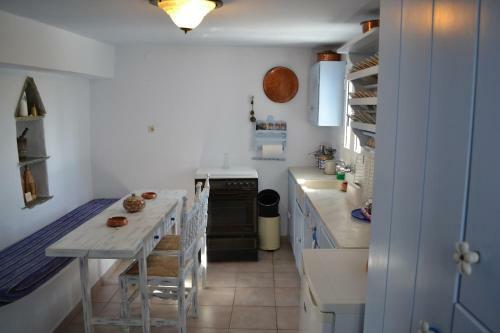 Antonis House