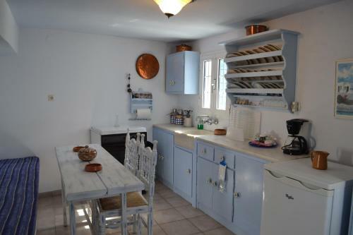 Antonis House