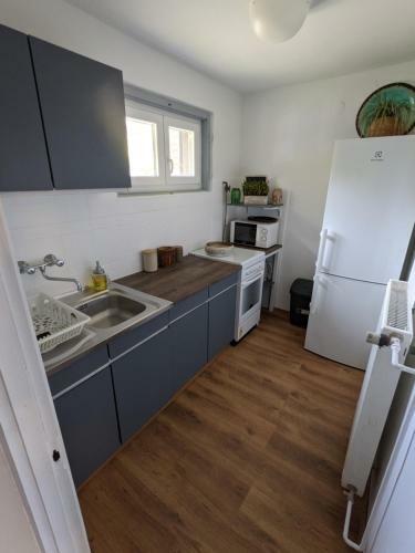 Private Cottage 5 Min Walk To Pier