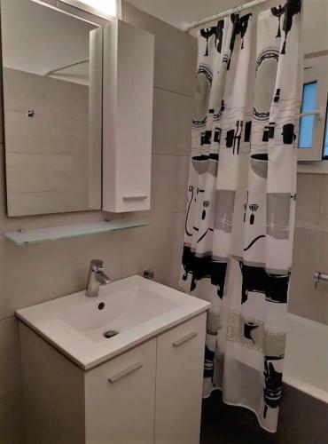 Samaras Apartments