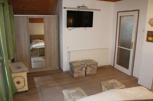 Sukor�i �reghegyi Vend�gh�z
