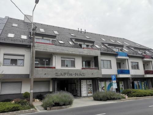 Szab� Lux Apartman