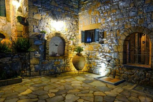 Olympia Zervea Studios & Apartment