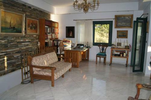 Seafront Maisonette In Kardamyli