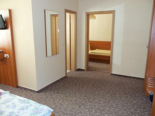 Hostal Hotel Garni Zum Goldenen Ring
