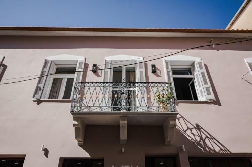 Stylish Studio Apartments-1878 House