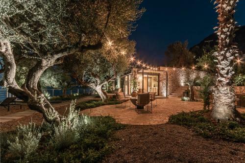 Villa Bungalows At Almiros Beach