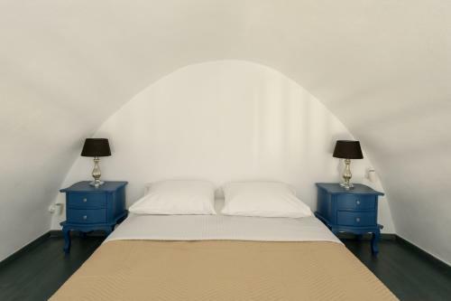 Betty's Home Santorini