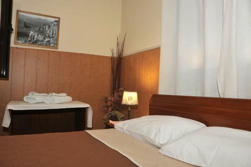 Hostal Guesthouse Bloutsos Rooms