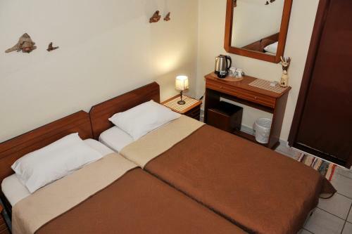 Hostal Guesthouse Bloutsos Rooms