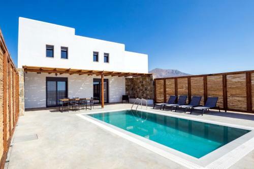 Cato Agro 2, Seafront Villa With Private Pool