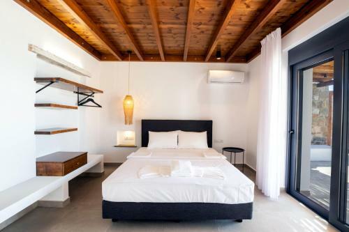 Cato Agro 4, Seafront Villa With Private Pool