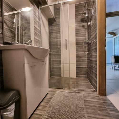 Tisza Gy�ngye Apartmanok