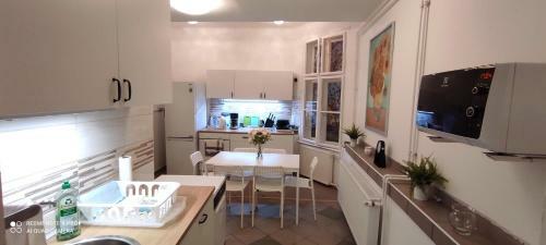 Fsqh Under Apartman
