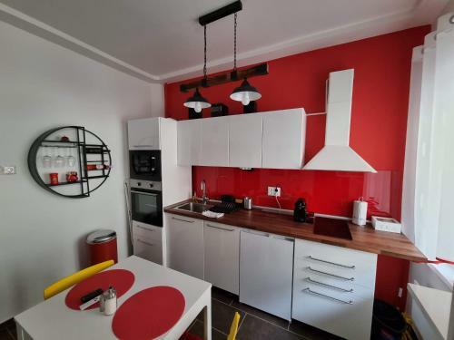 Fl�ra Apartman