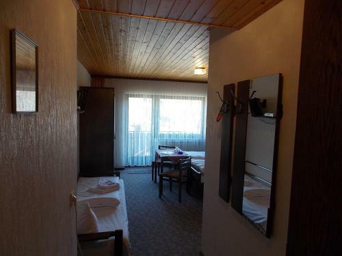 Hostal Gasthof Rh�nperle