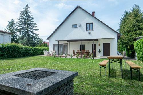 Apartamento Mf Piroska Holiday Home