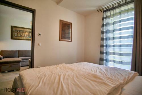 Sungarden Apartments - Hostaid