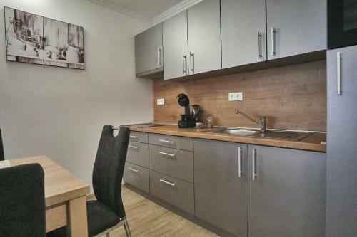 Cadet Apartments - Hostaid