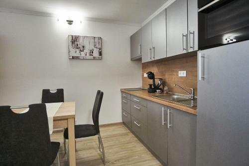 Cadet Apartments - Hostaid