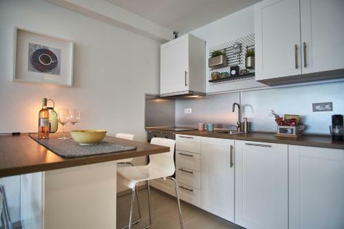 Catamaran Apartments - Hostaid
