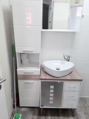 Fmi Apartments