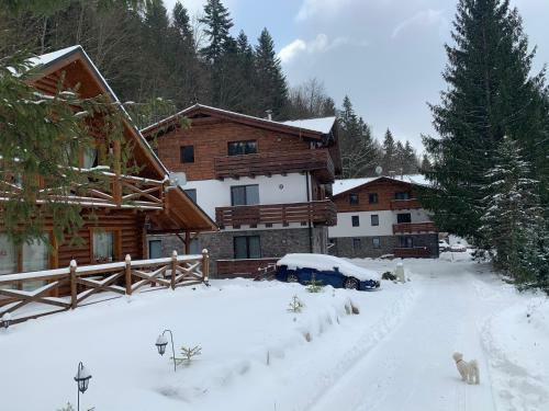 L�?nica Apartments T�le