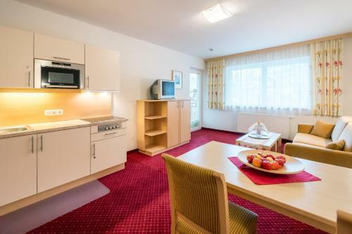 Landhotel Und Aparthotel Almr�sl