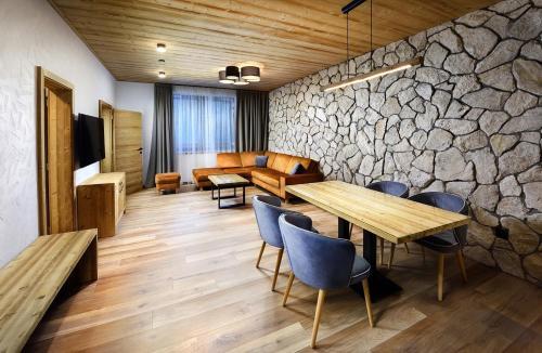 Apartmany Dem�novka