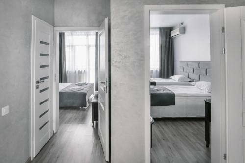 Hotel ?????????-????