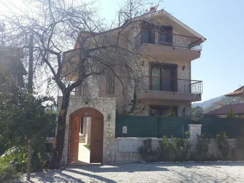 5br, Central Villa With Private Pool
