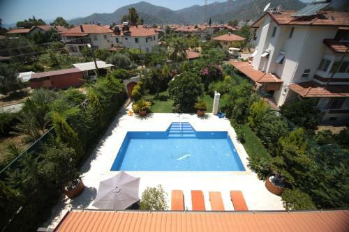 5br, Central Villa With Private Pool