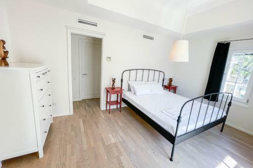 Romantic Canal Villa. Private Dock & Beach Access