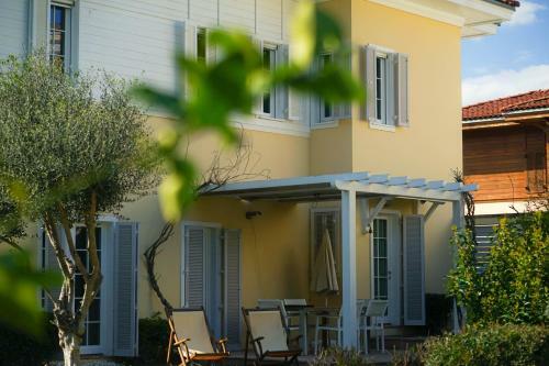 Romantic Canal Villa. Private Dock & Beach Access