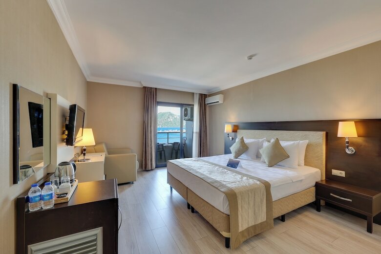 Hotel Faros Premium Beach
