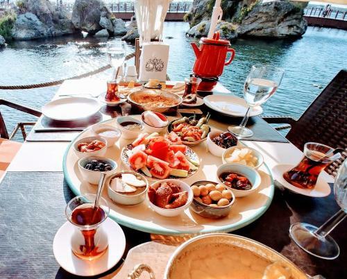 Lotus Restaurant & Home