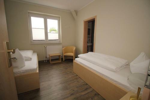 Hostal Kutterfisch Kaj�ten Direkt Im Stadthafen