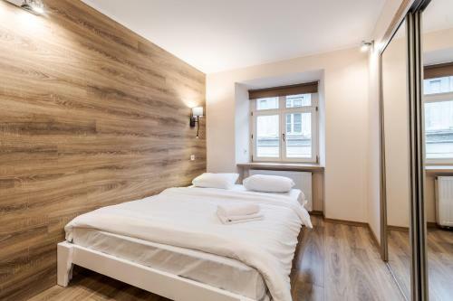 Staroevreyska Timber Apartment