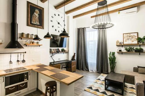 Two Level Apartment Odessa For 4