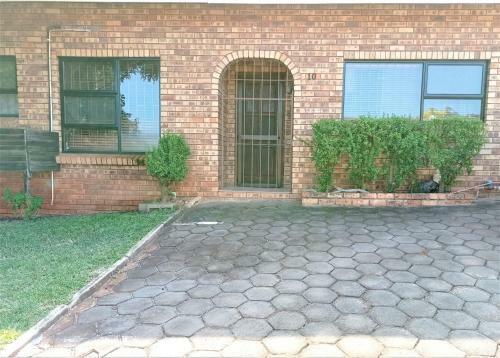 Apartamento The Rusty Crown, 3 Bedroom House In Quiet Complex.