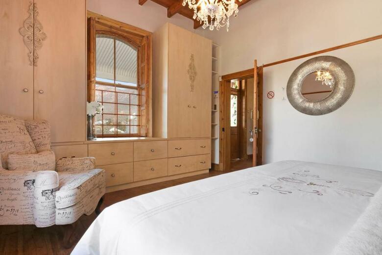 J's Audacious Living Montagu
