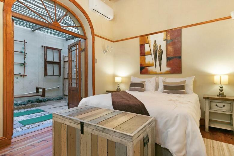 J's Audacious Living Montagu