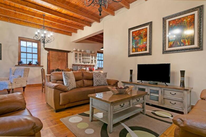 J's Audacious Living Montagu