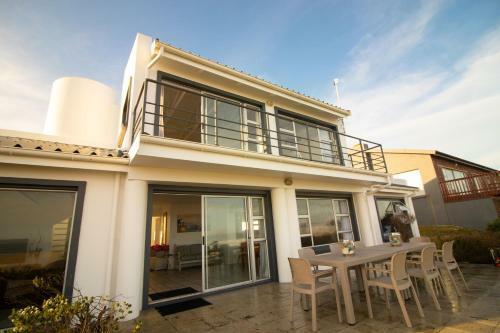Villa On The Edge, Oyster Bay