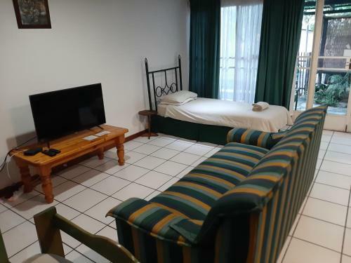 Hostal Elephant Walk Guesthouse And Back Packers