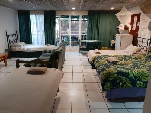 Hostal Elephant Walk Guesthouse And Back Packers
