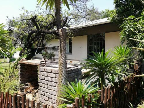 Hostal Elephant Walk Guesthouse And Back Packers